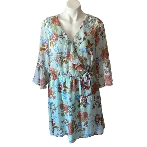 New Look Light Blue Floral Fit And Flare  Knee Length Dress With Bell Sleeves - Picture 1 of 6